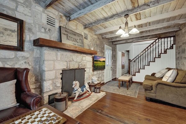 TV, fireplace, offices