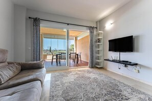 Smart TV - Faro's Playa Marina Apartment (Mijas)