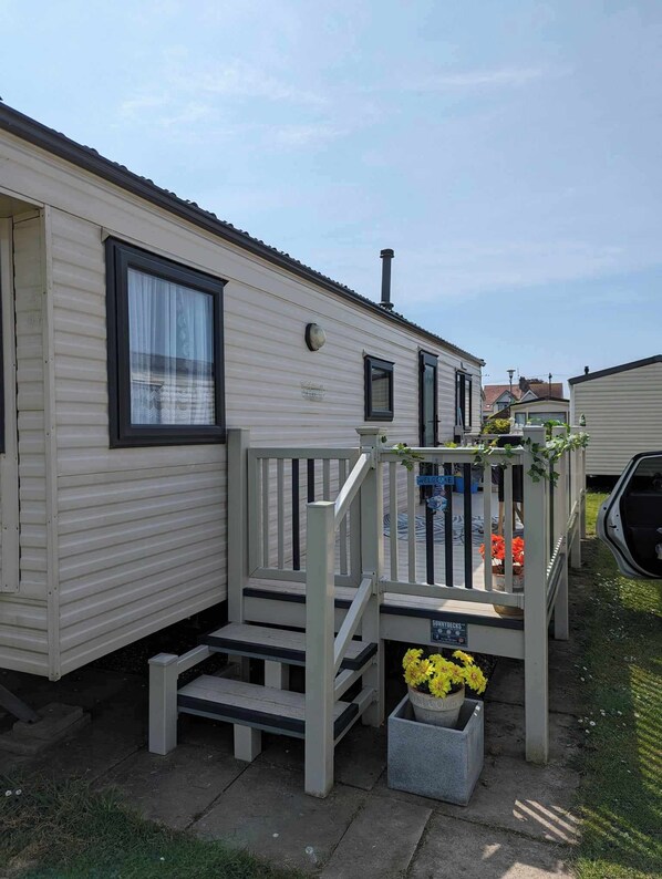 Chalet | Exterior - Serenity Place Caravan 2 Double Beds With Varanda (Skegness)