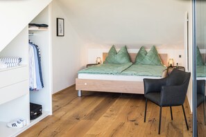 Chalet Deluxe, vue sur la vallée | 2 chambres, literie de qualité, minibar, lit de bébé portatif