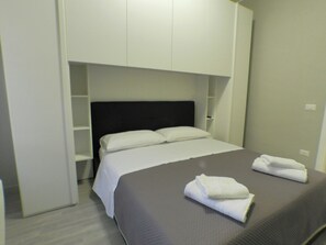 Room 2, Bagno Privato ( all'esterno della camera )