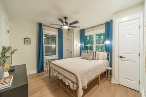 2 habitaciones, escritorio, tabla de planchar con plancha y wifi gratis