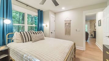 2 bedrooms, desk, iron/ironing board, free WiFi