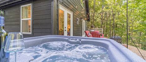 Outdoor spa tub