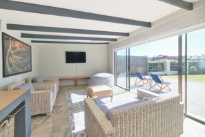 Family Cottage | Living area | TV, fireplace - Lands Edge Eco Friendly Cottages (Struisbaai)