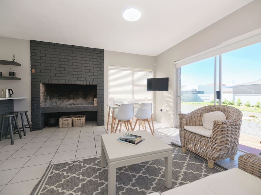 Deluxe Apartment | Living area | Fireplace