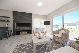 Deluxe Apartment | Living area | Fireplace