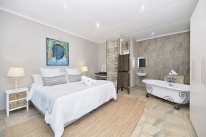 Family Cottage | Individually furnished, free WiFi - Lands Edge Eco Friendly Cottages (Struisbaai)