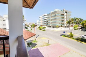 Standard-Vierbettzimmer | Blick vom Balkon