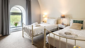 2 quartos, ferros/tábuas de passar roupa, Wi-Fi, roupa de cama