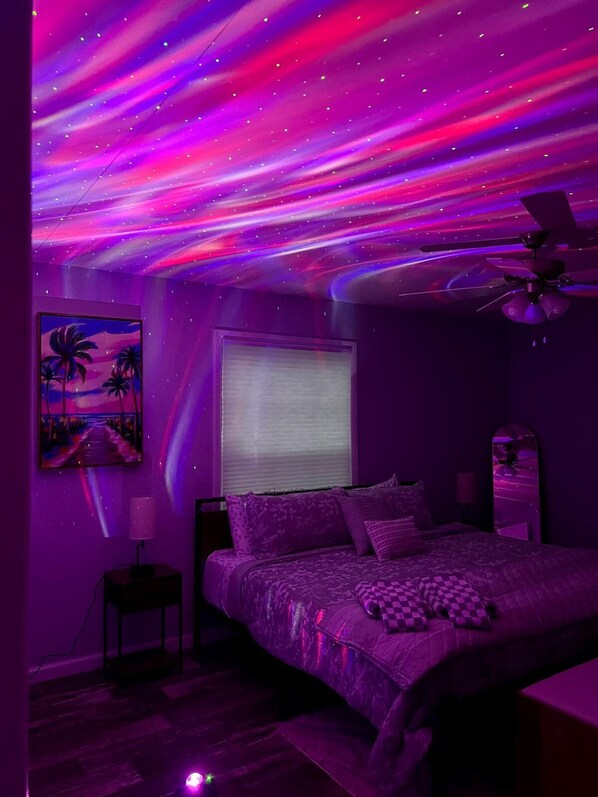 3 bedrooms, desk, iron/ironing board, WiFi - Charming 3BR Home with Pool near Weeki Wachee (Brooksville)