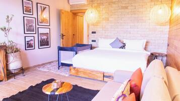 Luxury Room | Soundproofing, iron/ironing board, free WiFi