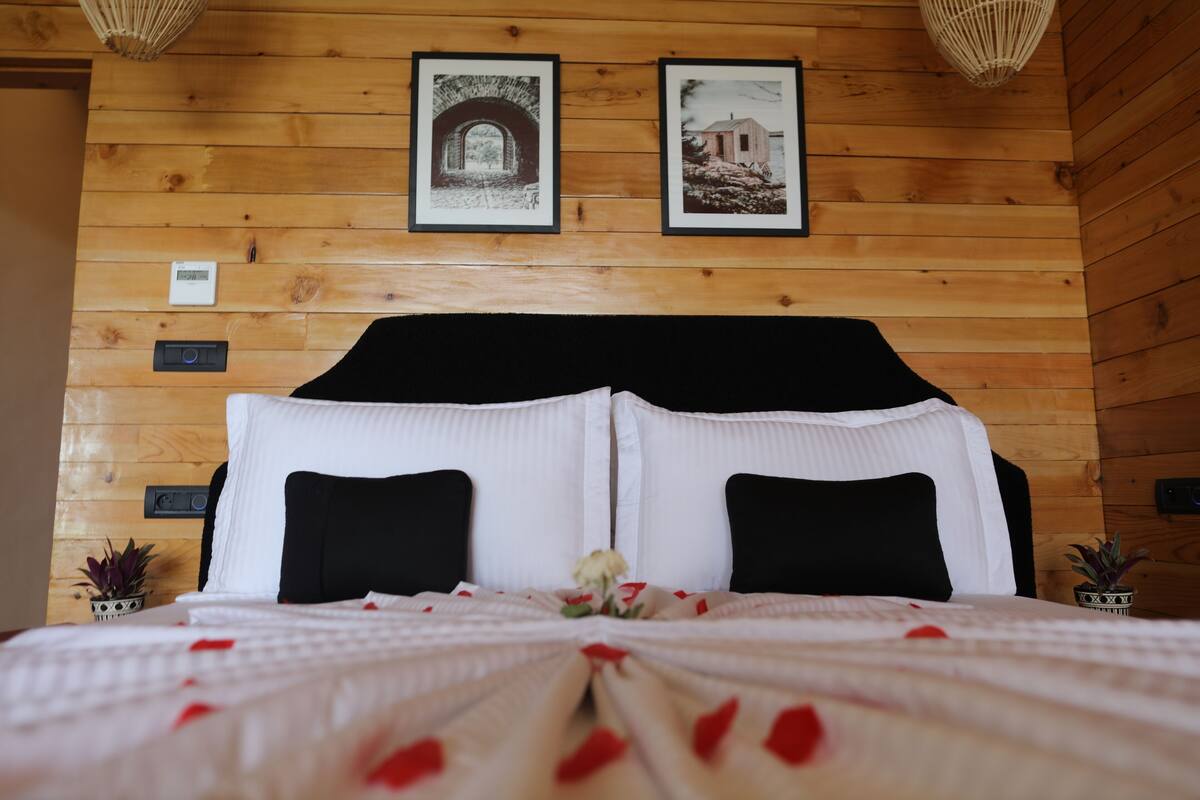 Double Room | Soundproofing, iron/ironing board, WiFi (free)