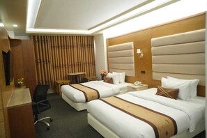 Deluxe Twin Room | In-room safe, desk, laptop workspace, soundproofing - Ambassador Hotel (Dhaka)