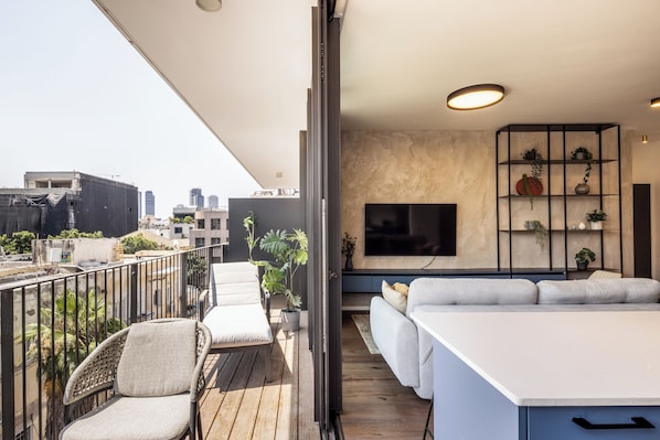 Apartment | Balcony - Modern Cozy Dream by Sea N' Rent (Tel Aviv)