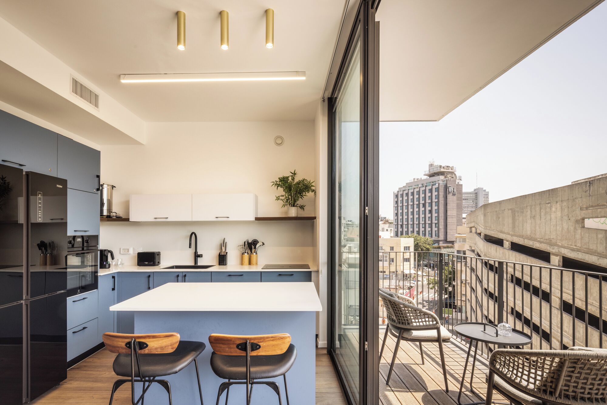 Apartment | Private kitchen | Electric kettle, toaster