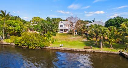 Waterfront Storybook Loft in downtown Stuart