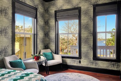 Waterfront Storybook Loft in downtown  Stuart