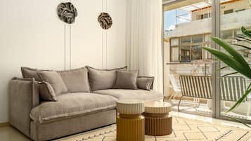 House, Balcony, Garden View | Interior