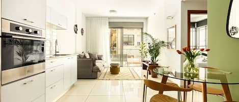 Maison, balcon, vue sur le jardin | Intérieur