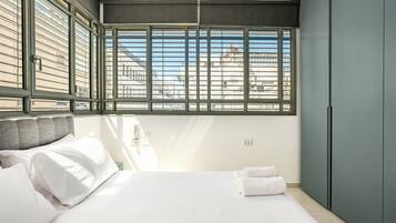 Ferienhaus, Balkon, Gartenblick