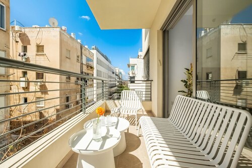 MAMAD - Shenkin Eclectic Blue Apt by Sea N' Rent