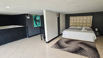 18 bedrooms, in-room safe, desk, iron/ironing board