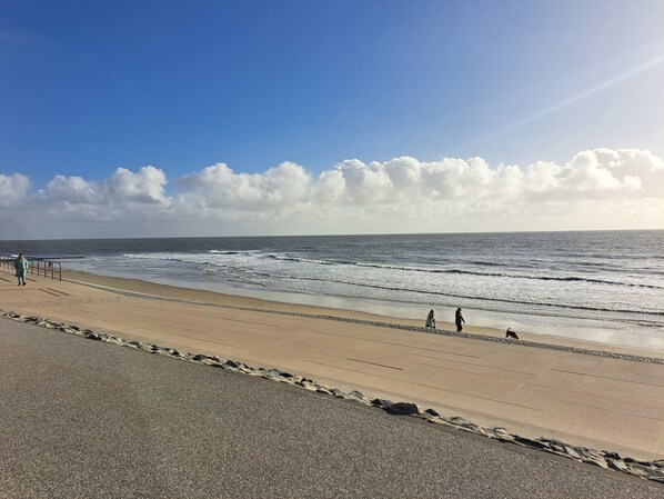 Beach - Im Zentrum Gelegene, gut Ausgestattete Ferienwohnung für 4 Personen (Borkum)