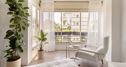 Heart of TLV Elegant Home by Sea N' Rent