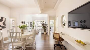 House | In-room dining