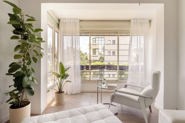 Ferienhaus | Wohnbereich | 55-Zoll-Smart-TV mit Digitalempfang