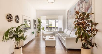 Heart of TLV Elegant Home by Sea N' Rent
