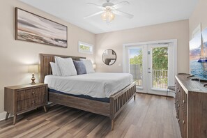 3 bedrooms, iron/ironing board, travel crib, free WiFi - 🐾️Pet Friendly-Seasonal Beach Chairs- Gated Nborhood with Pool-3BR Miramar Manor (Miramar Beach)