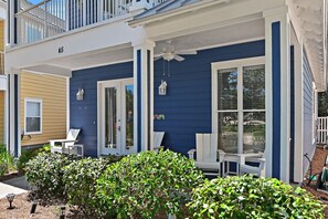 Terrace/patio - 🐾️Pet Friendly-Seasonal Beach Chairs- Gated Nborhood with Pool-3BR Miramar Manor (Miramar Beach)