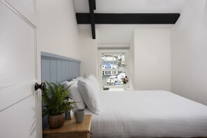 3 bedrooms, iron/ironing board, Internet, bed sheets