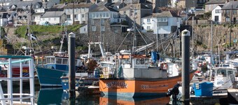 Bridge House -  a house that sleeps 6 guests  in 3 bedrooms