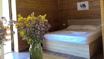 Standard Bungalow | Desk, free WiFi, bed sheets