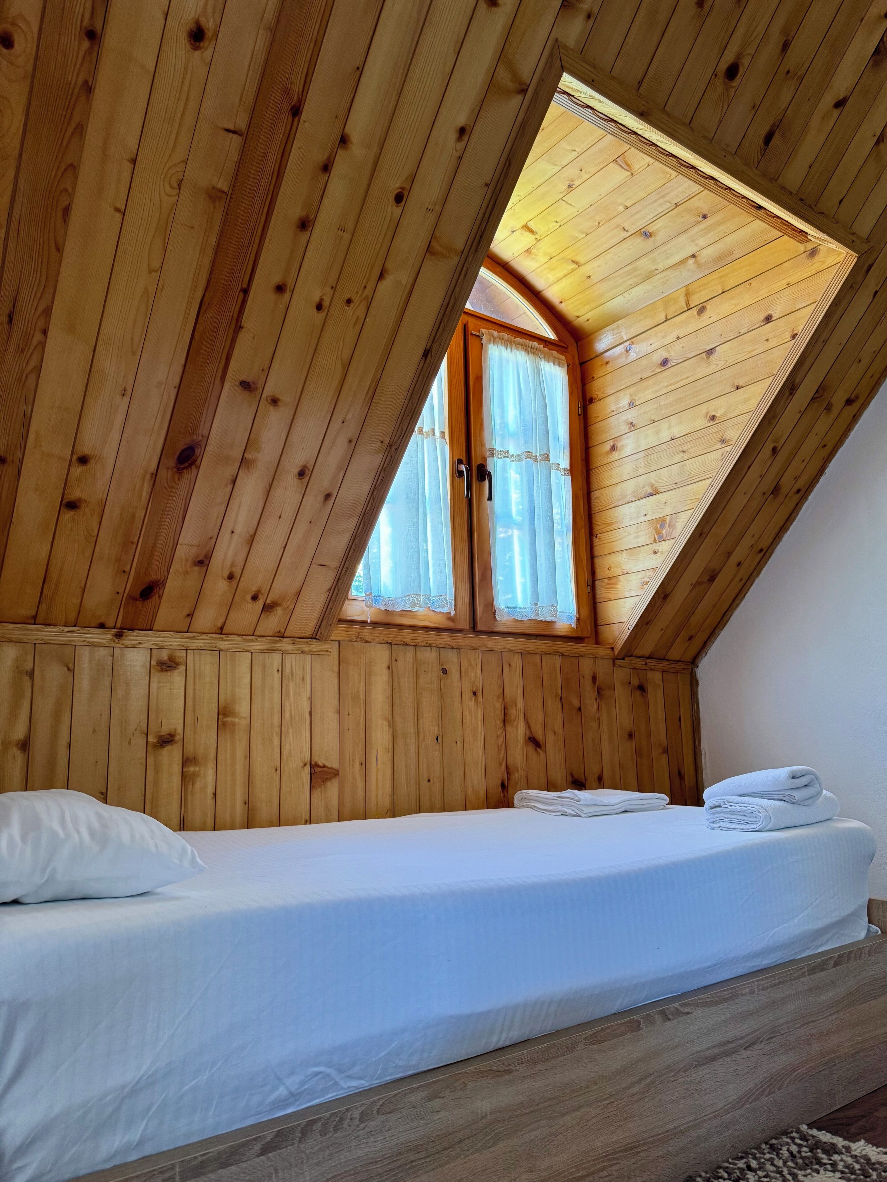 Bureau, Wi-Fi gratuit, draps fournis