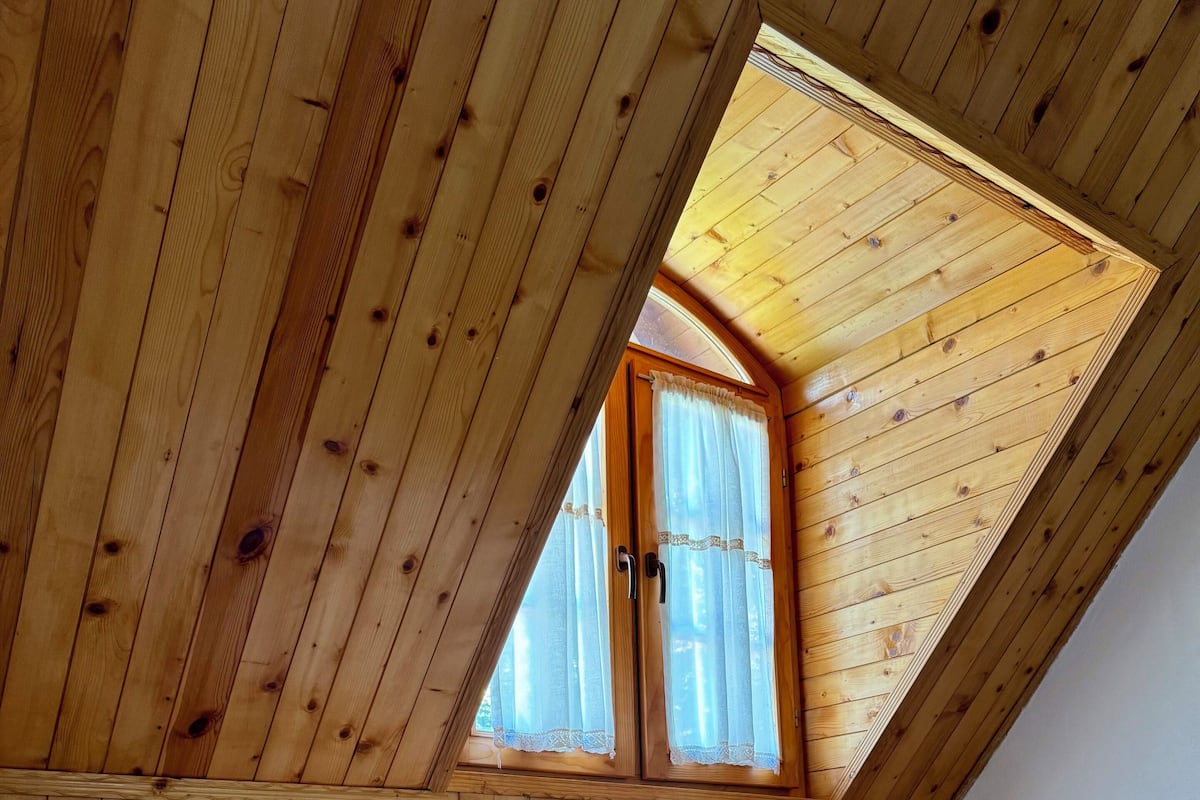 1 bedroom, desk, free WiFi, bed sheets