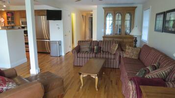 Smart TV, fireplace, DVD player