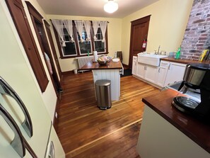Fridge, microwave, oven, stovetop - PEI Historical Home - The John Burck House in the beautiful lil town of Montague (Montague)