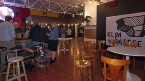 Bar (on property) - Hostel Klimkaffee Oudenburg (Oudenburg)
