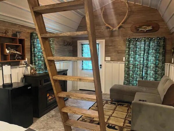 Living area - “Wes” one of the 5 Tiny Cabins on the Osage River  (Tuscumbia)