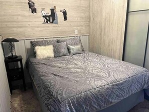 1 bedroom, WiFi, bed sheets