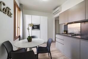 Apartment - Arsenale Canal View 1 by Wonderful Italy (Venice)