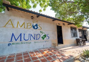 Front of property - Ambos Mundos Hotel Boutique (Santa Marta)