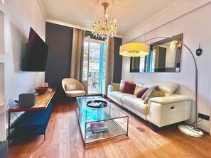 TV - petit balcon opéra (Niza)