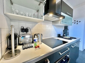 Kühlschrank, Ofen, Herdplatte, Geschirrspüler