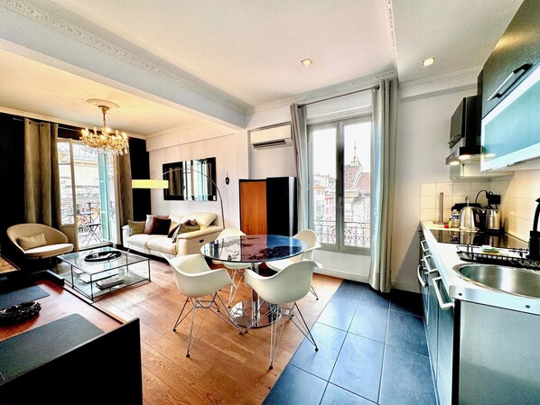 Interior - petit balcon opéra (Niza)