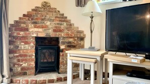 Interior - A beautiful, cosy cottage in a peaceful setting with 15% off ferry (Shanklin)